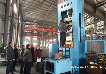 The FS72ZK-400H and FS72Z-10H magnetic material (iron silicon aluminum) dry forming hydraulic press has passed the acceptance inspection of the American magnetic company's expert group